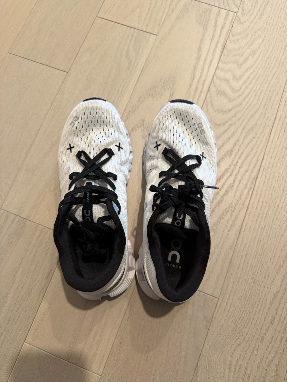 On Running women White and Black Sneakers